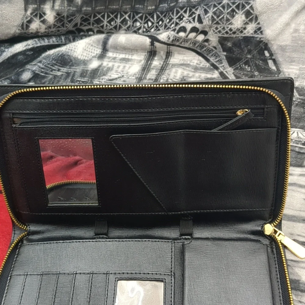 Vince camuto leather clutch
